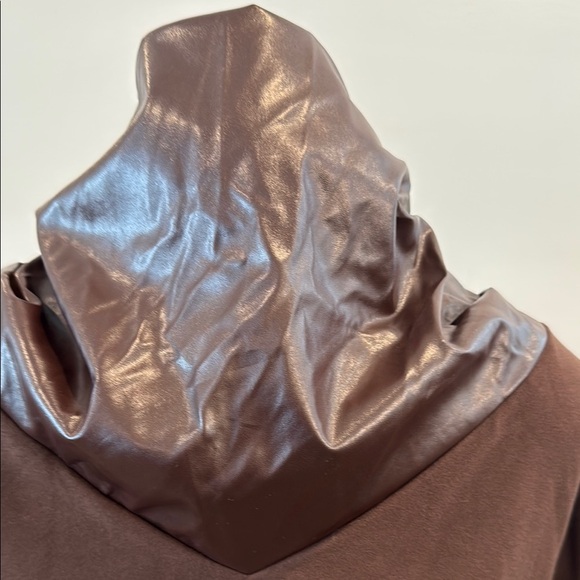 SHEIN Brown Hoodie Sweatshirt with Cozy Fit - Picture 2 of 9